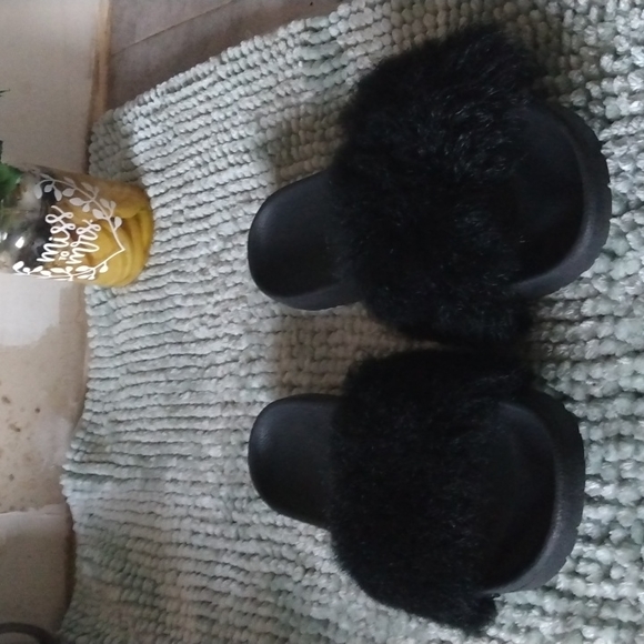 UGG sandal - Picture 2 of 6